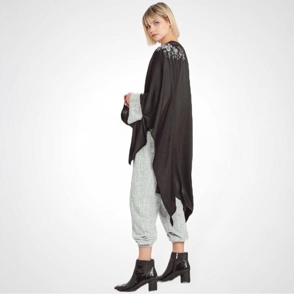 Hello Nite! Los Angeles "Silky Soft Embroidered Kimono" Loungewear - Picture 7 of 7